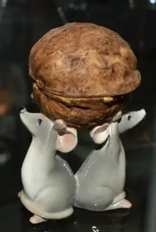 Product Photorapher styles and staging for web orhard copy ads and catalogues with or without backgrounds.